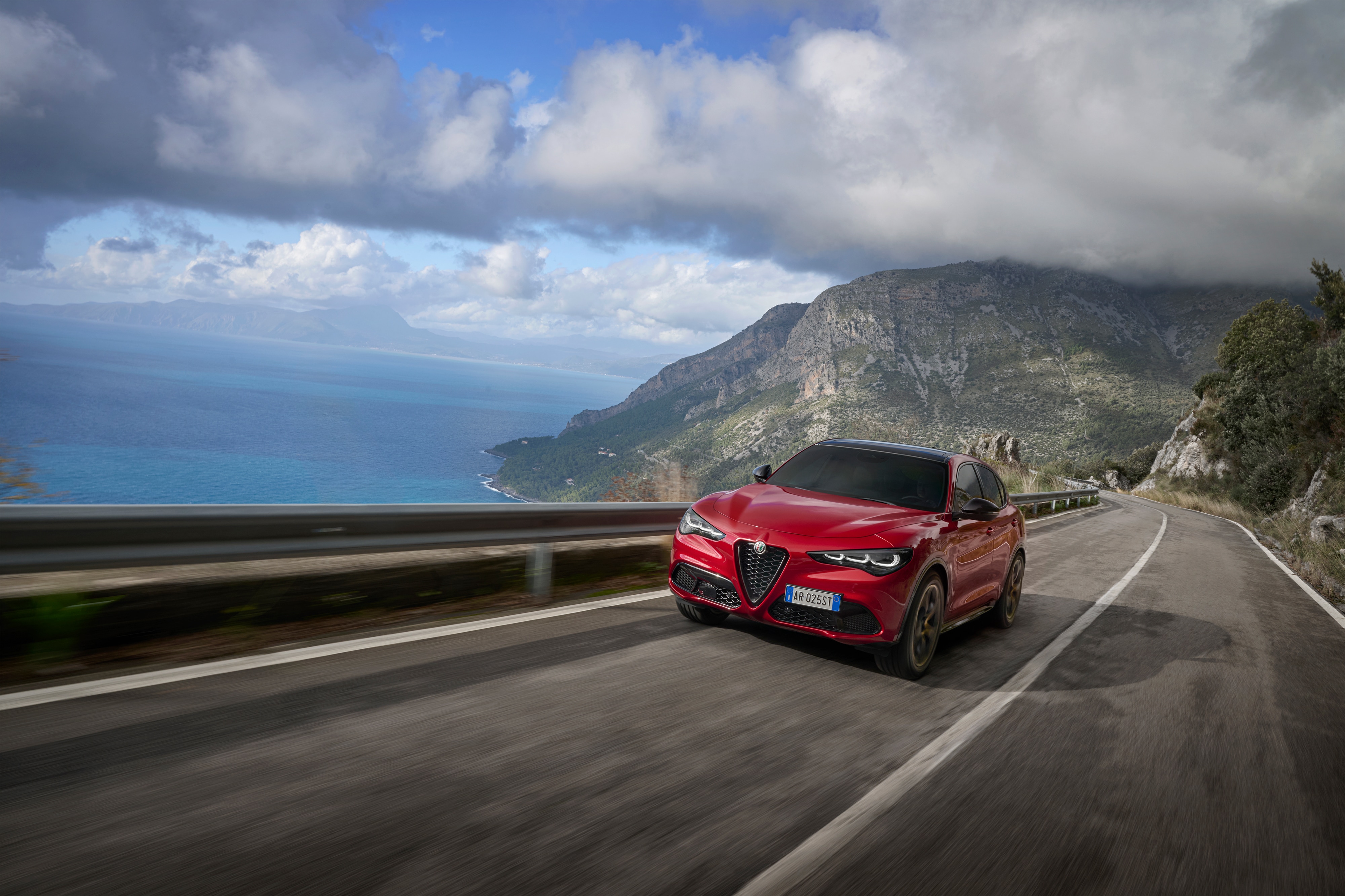 2025-AlfaRomeo-Stelvio-Intensa-SUV-L01.jpg